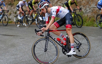 De la Cruz va anar per terra en l'accidentat primer dia de Tour | Team Emirates